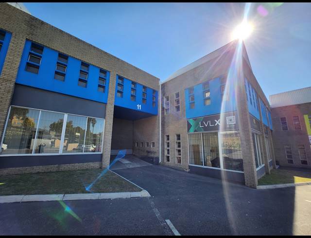 580M² WAREHOUSE TO LET IN HALFWAY GARDENS